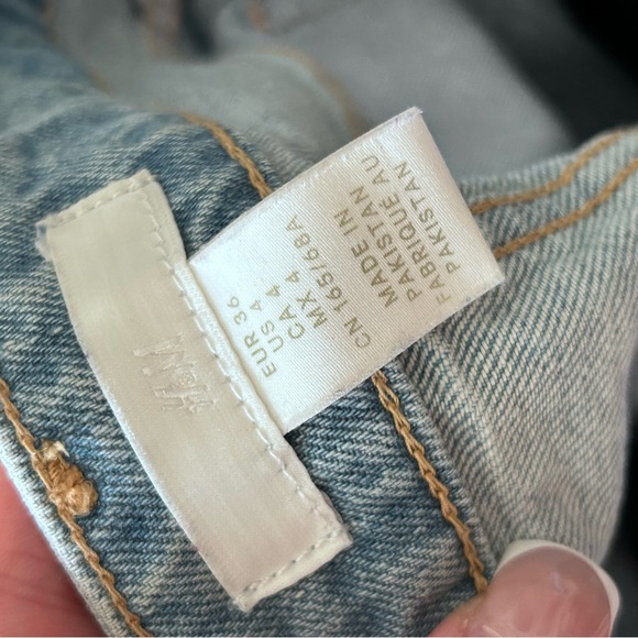 Light Denim High-Waisted Distressed Jeans - Picture 6 of 7